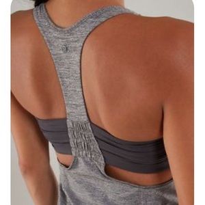 Lululemon Turbo Tank size 4

(Original Lululemon bag included)